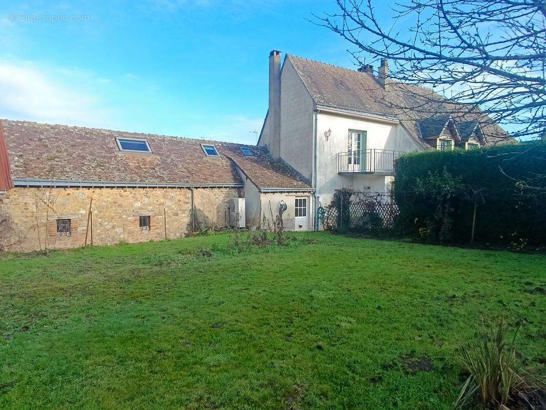 Maison à CHEMIRE-EN-CHARNIE