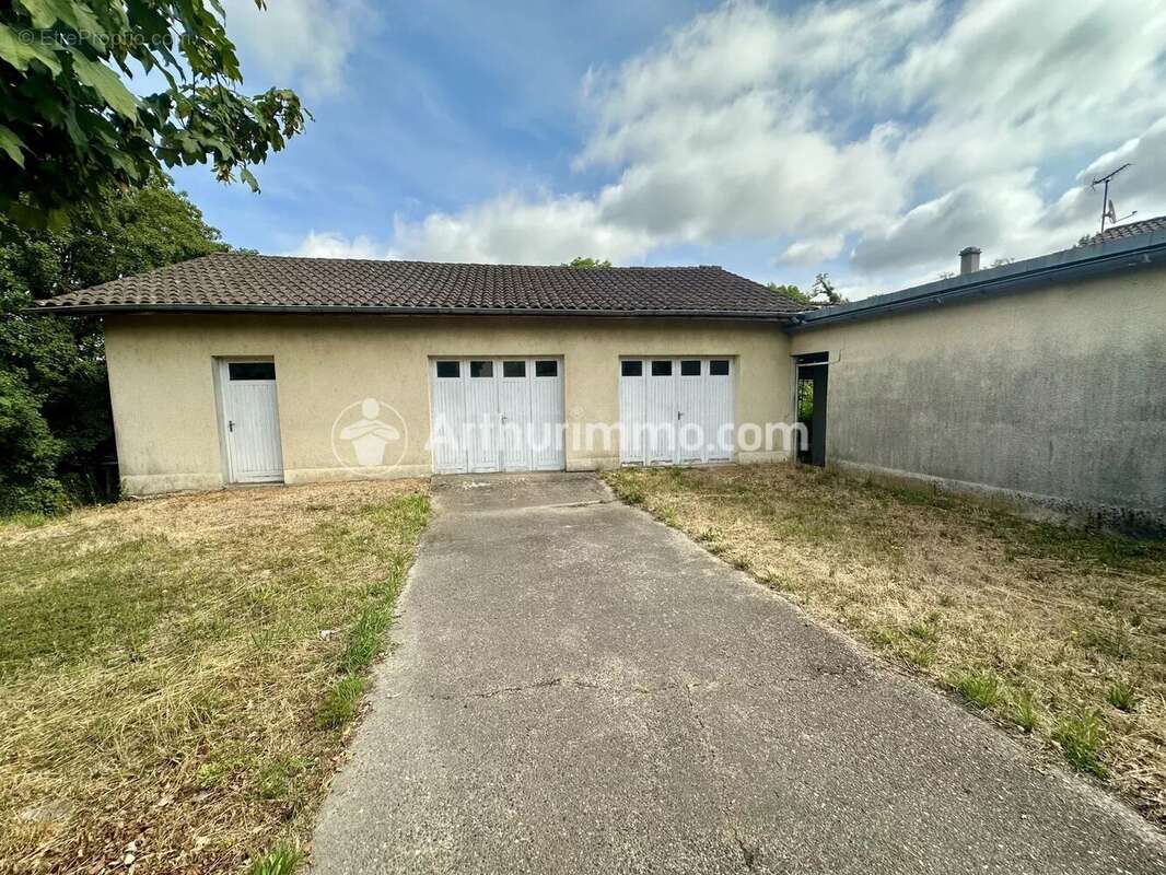 Ensemble immobilier avec local commercial, habitation et garages – Idéal investisseur - photo 4
