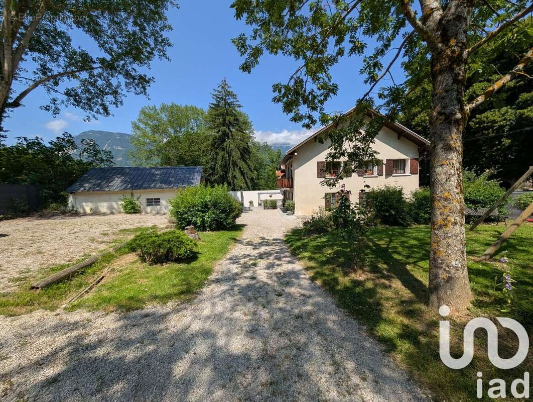 Maison 184 m² à Saint-Martin-De-La-Cluze  - photo 3