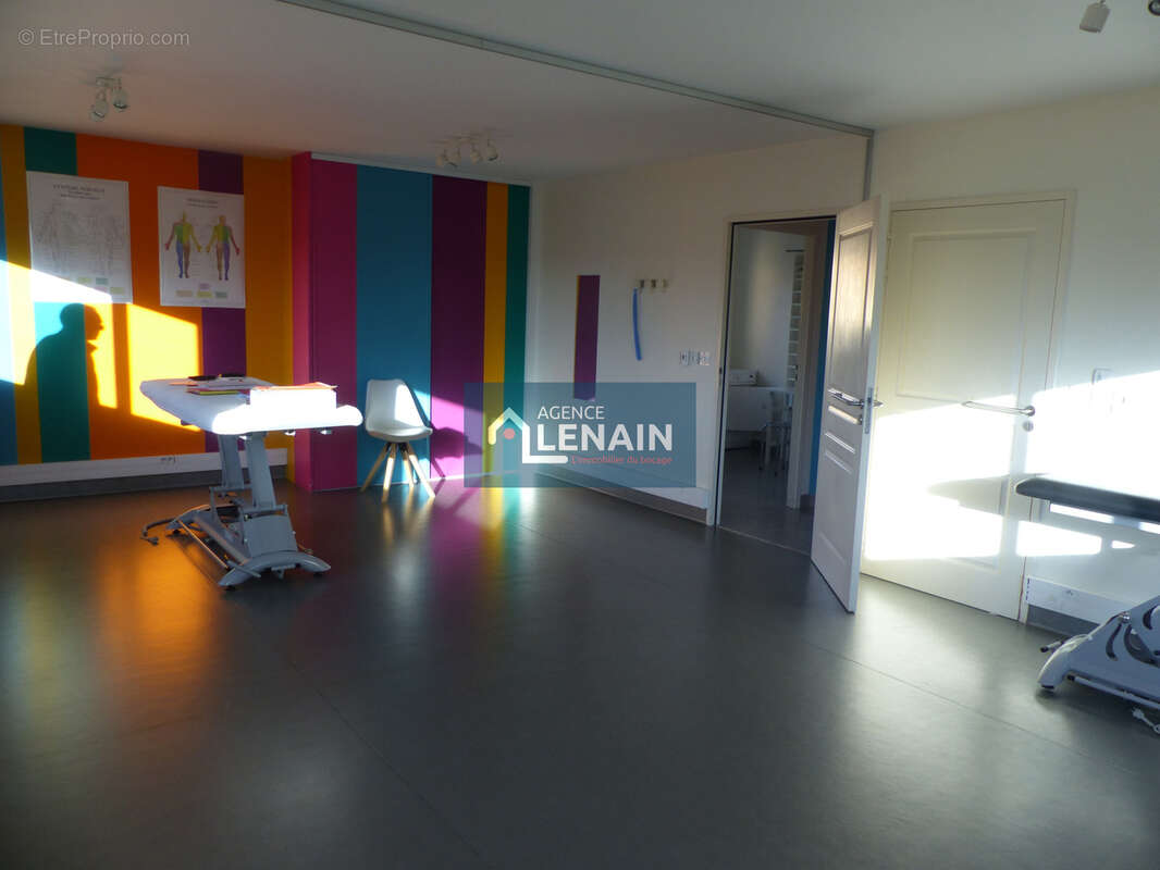 Commerce à SAINT-LAURENT-SUR-SEVRE