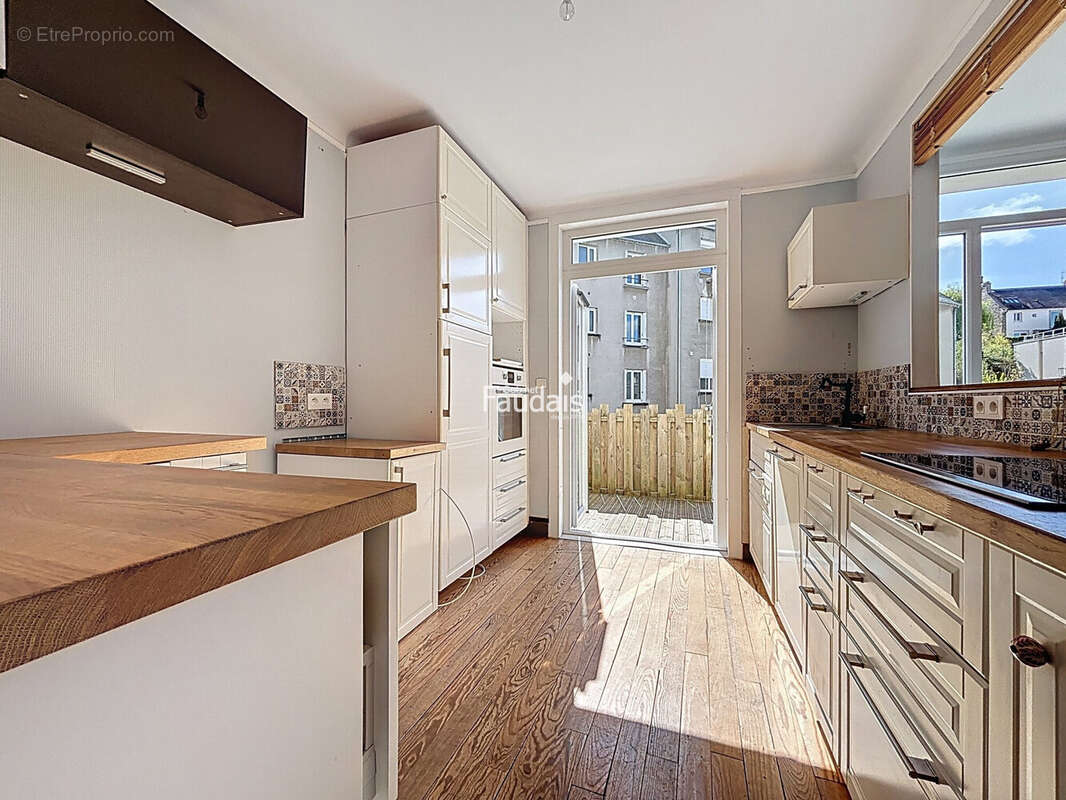 Appartement 135 m² à Saint-Lo  - photo 5