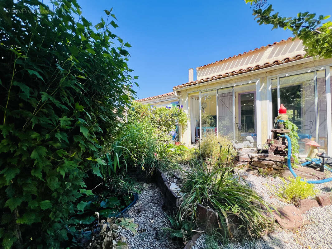 Vente villa 5 pièces de 140m2 avec piscine, garage et terrain de 1 000m2 - photo 9