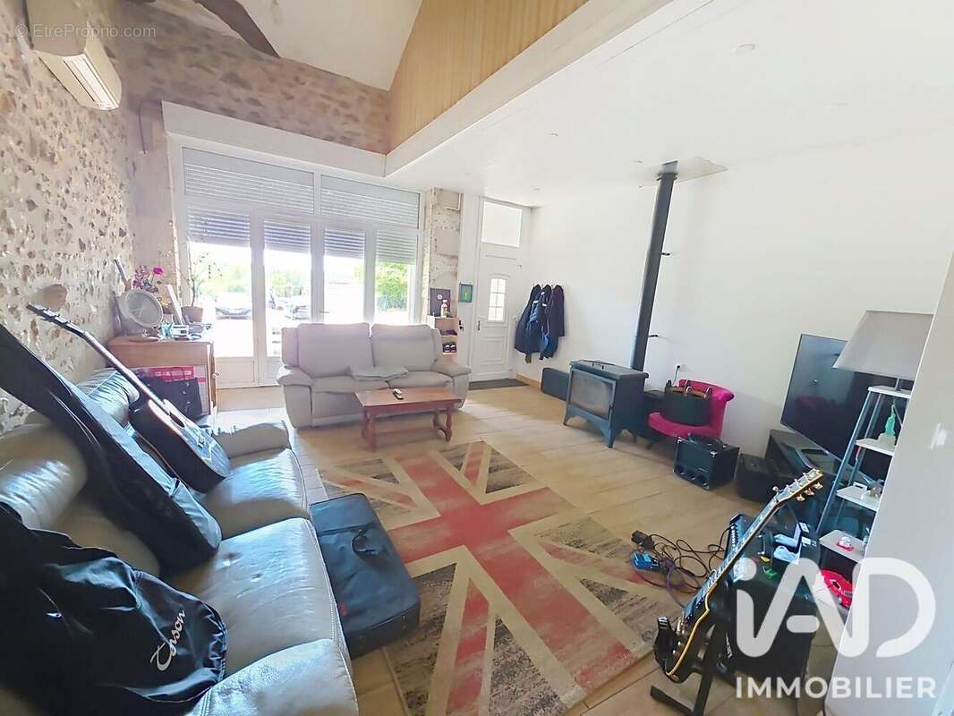 Maison 188 m² à Feuillade  - photo 3