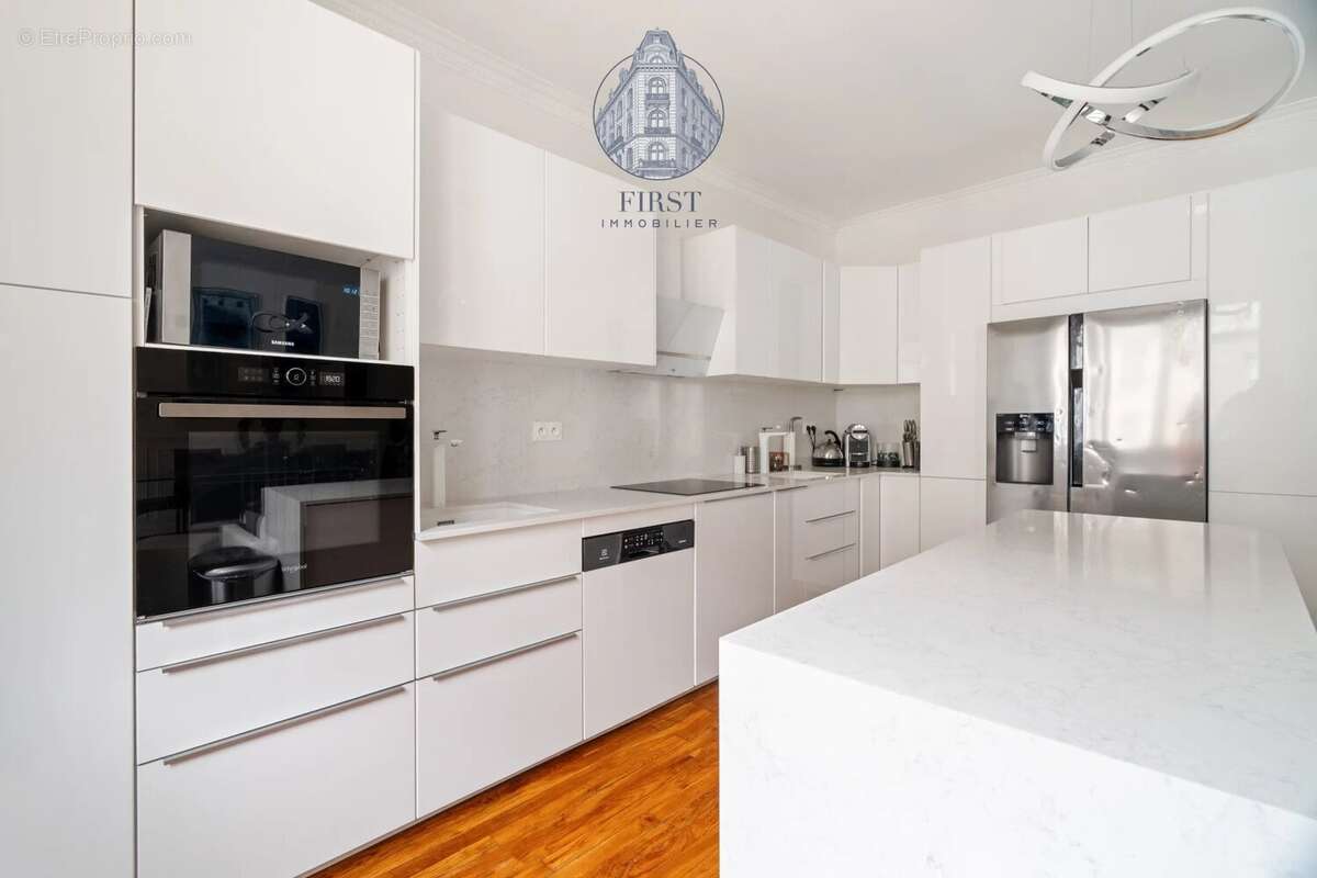 Appartement à PARIS-17E