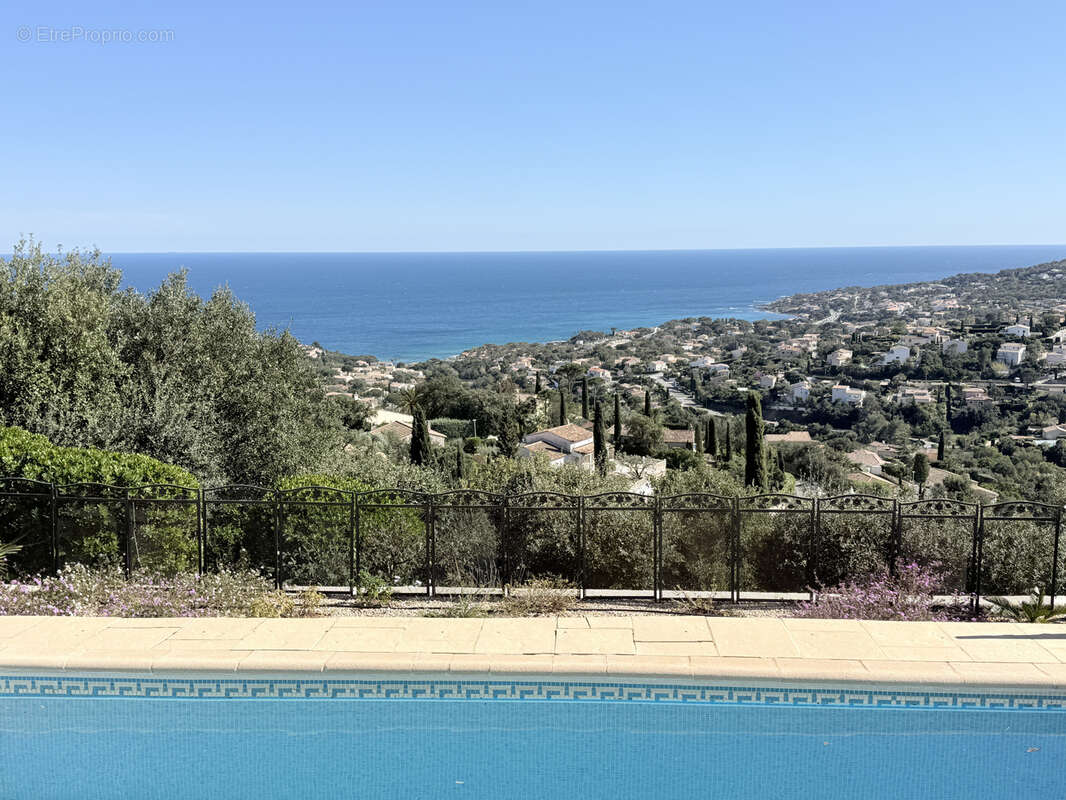 Maison à ROQUEBRUNE-SUR-ARGENS