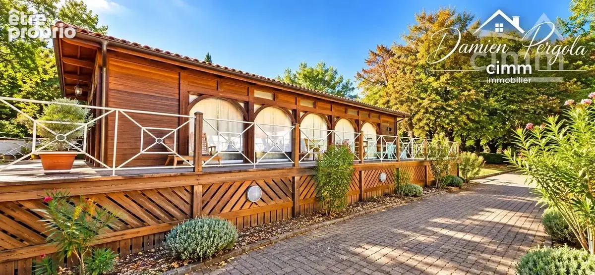 Une propriété pensée pour le bien-être : 273 m² habitables, piscine chauffée couverte et plus de 5 000 m² de terrain » - photo 2