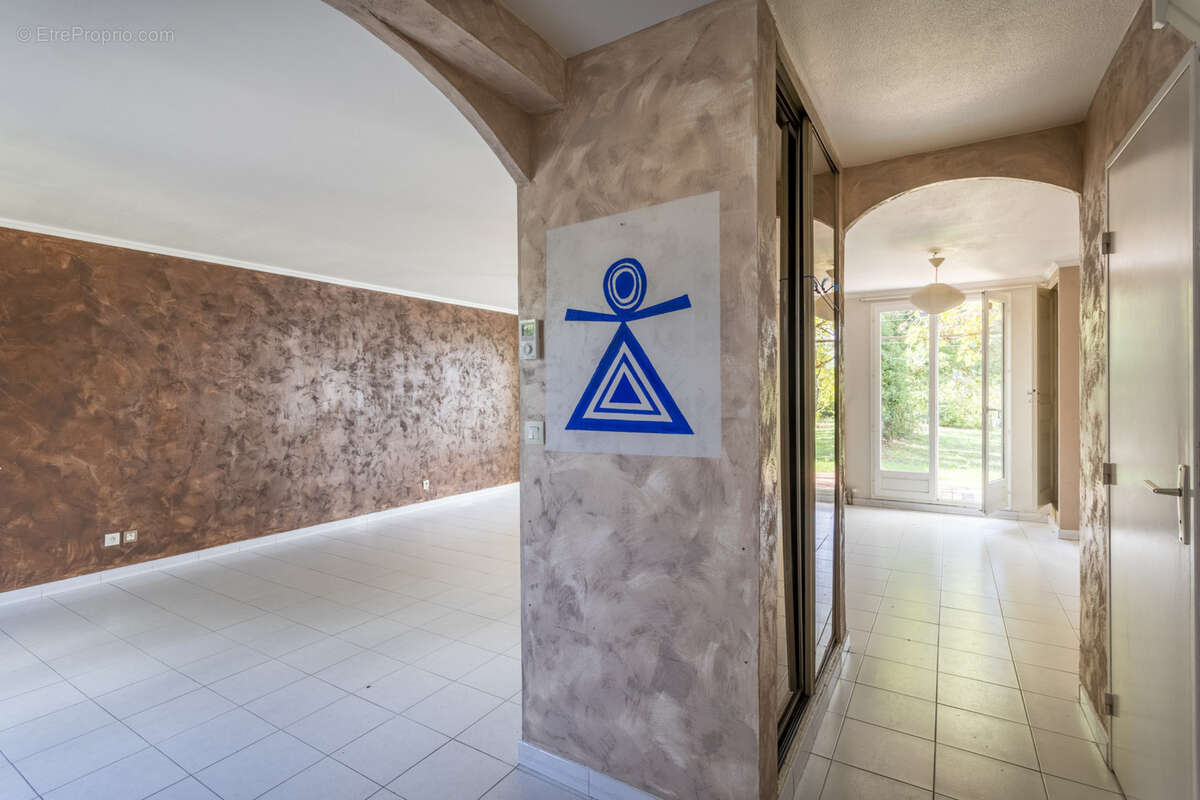 Maison à SIMIANE-COLLONGUE