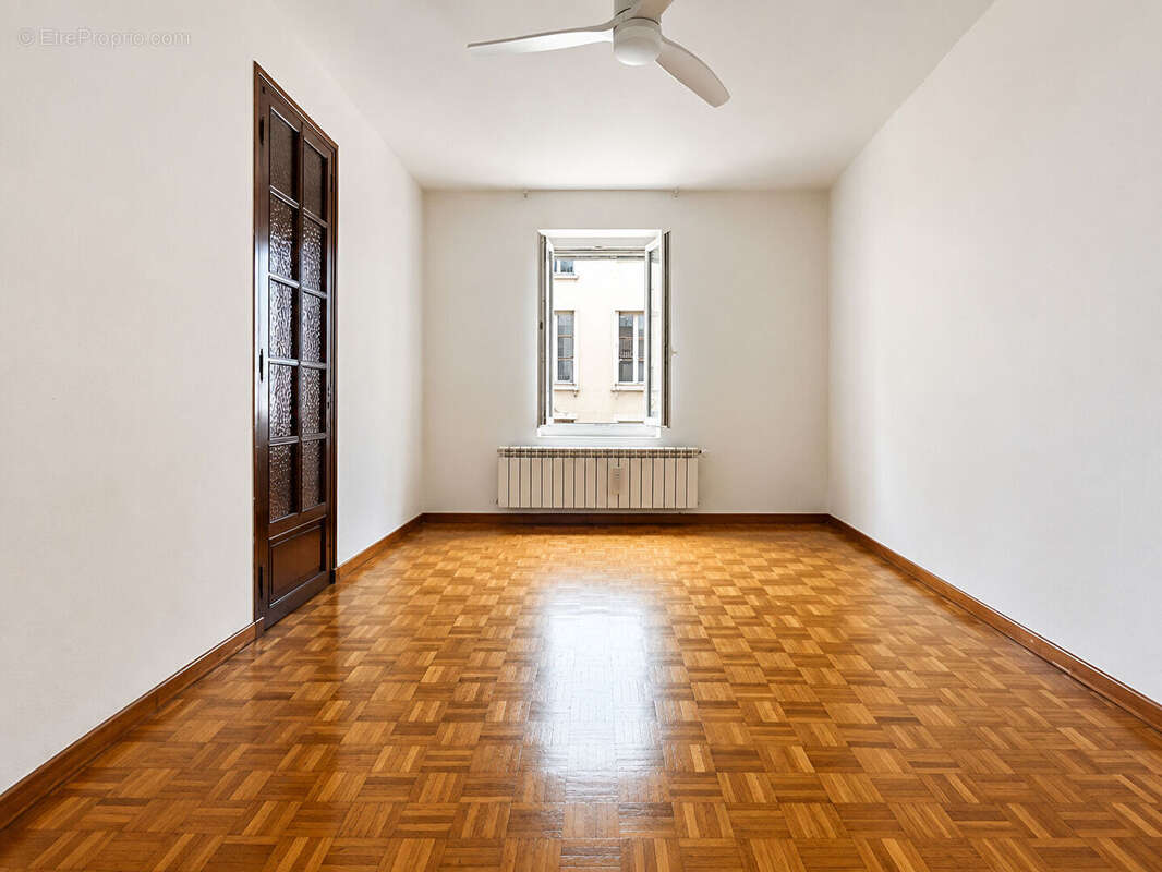 Appartement à MARSEILLE-5E
