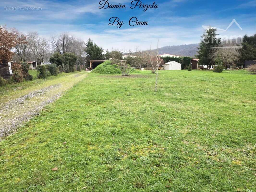 Terrain à MONTIGNAC