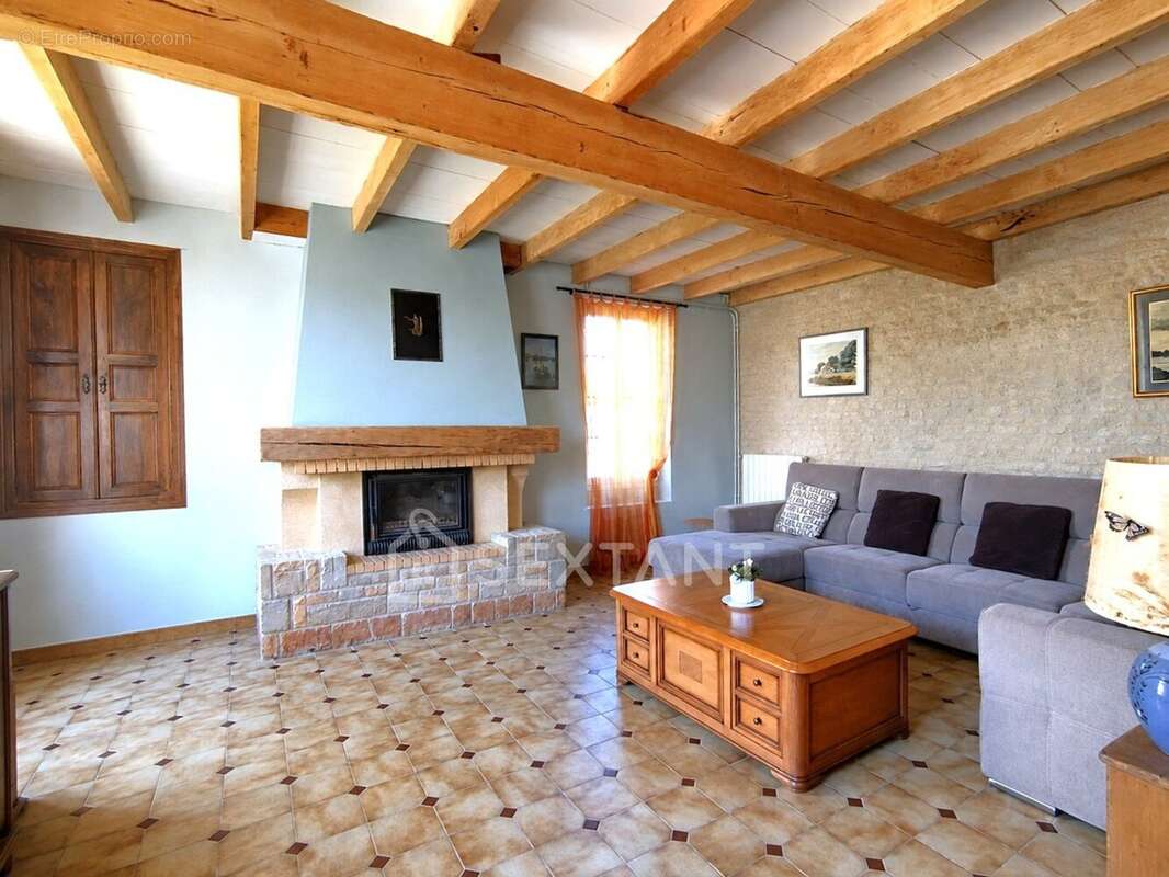 Charentaise de caractère  276 m² habitables  4 chambres  dépendances - photo 3