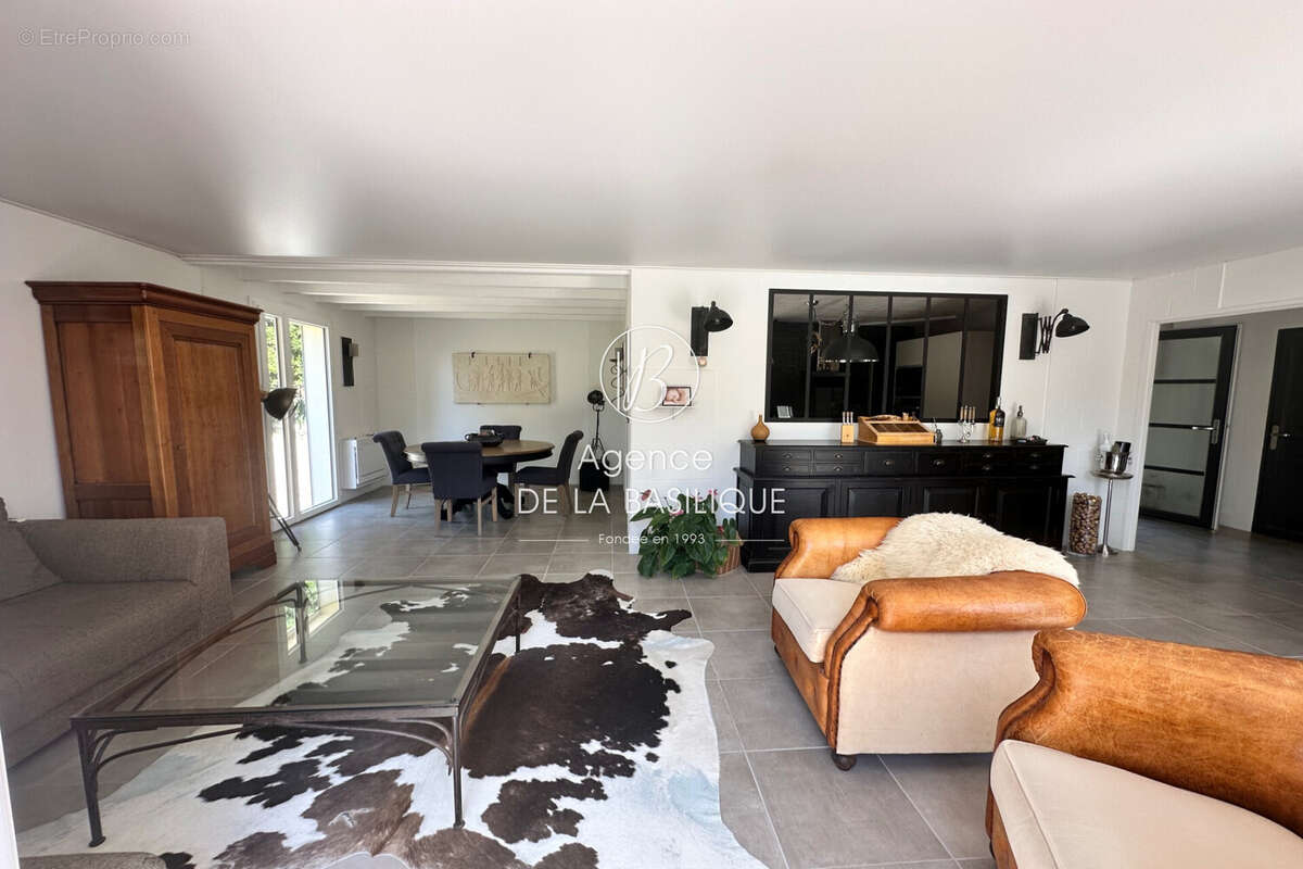 Maison à SAINT-MAXIMIN-LA-SAINTE-BAUME