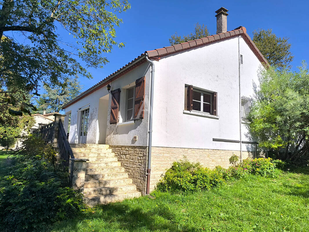 Maison à MONTGESTY