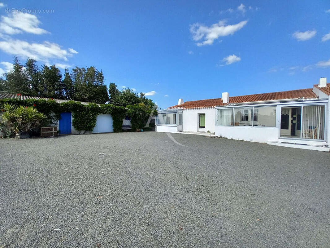 Maison à LANDEVIEILLE