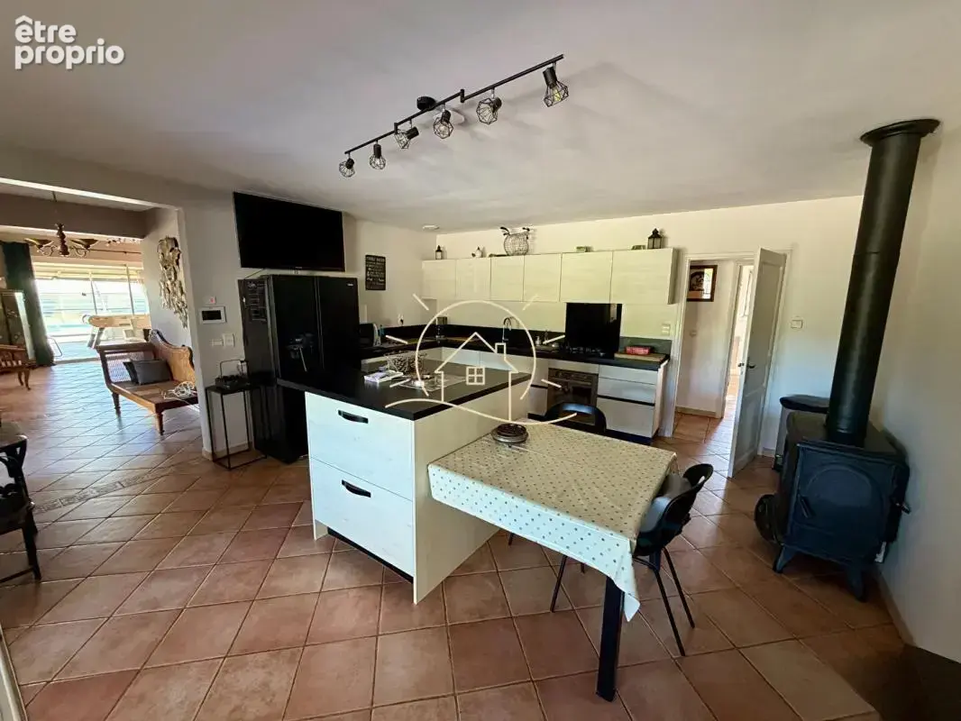 Propriété d'exception à Barjac au coeur de 8 hectares avec lac privé - photo 9