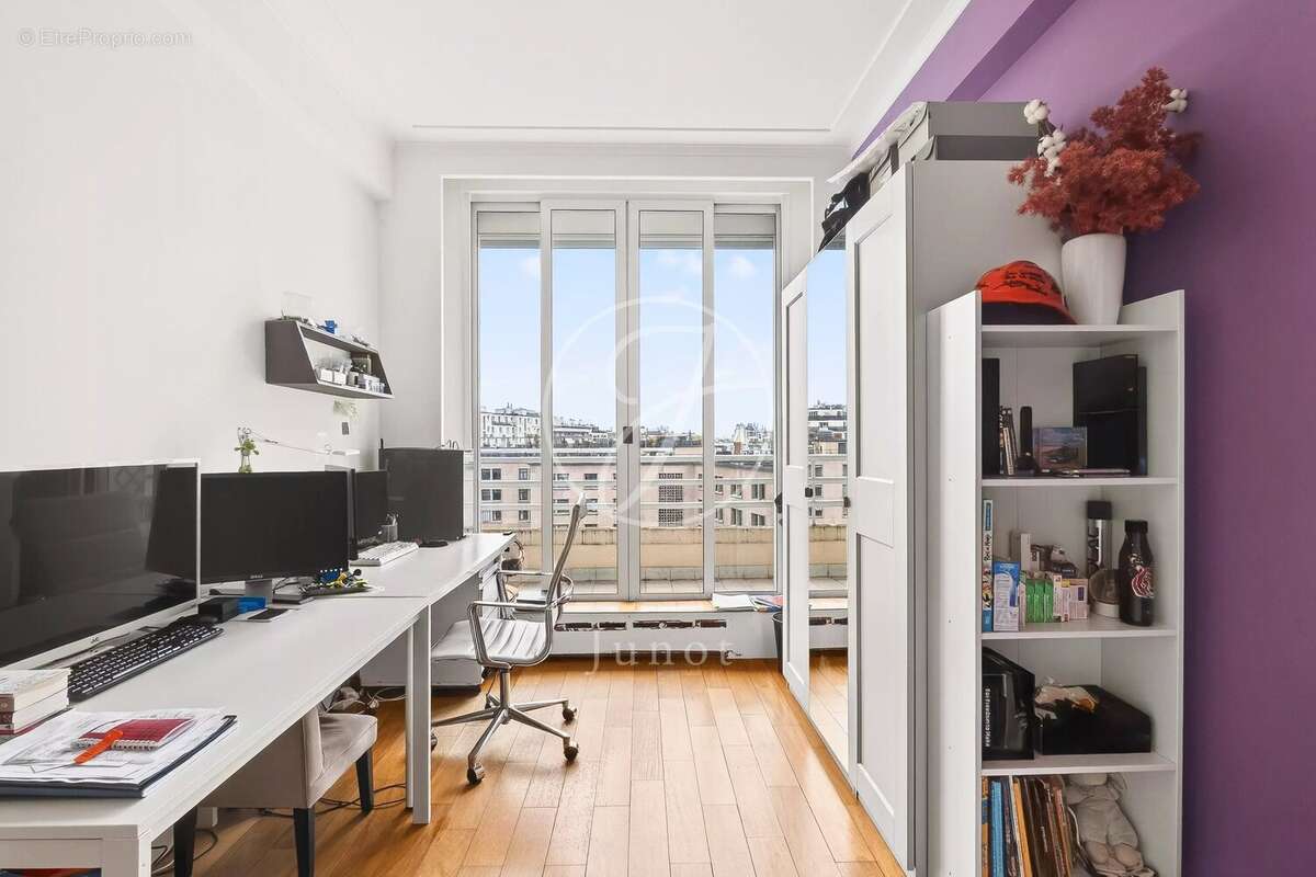 Appartement à PARIS-16E