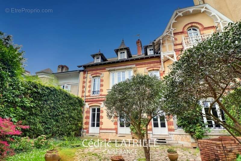 Maison Bourgeoise à vendre 11 pièces TARBES (65) - photo 2