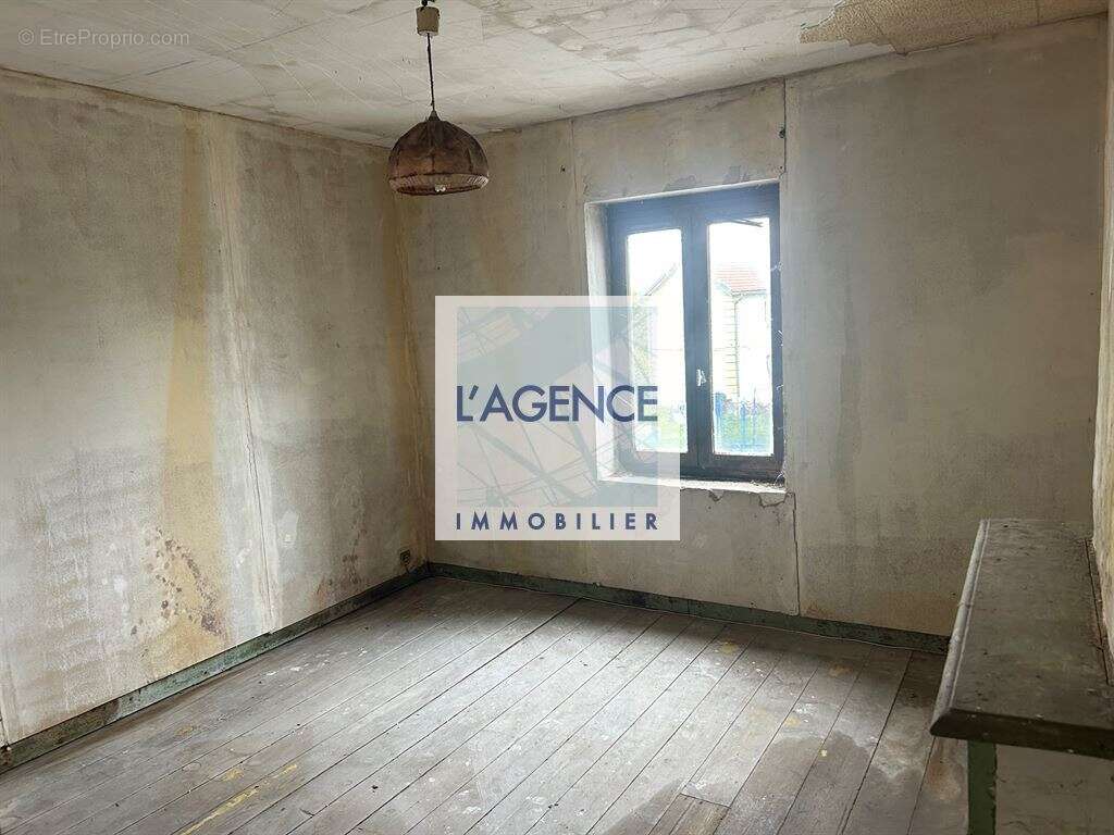 Maison à COUCY-LES-EPPES