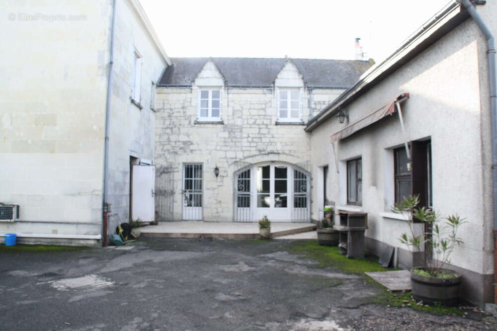 Commerce à BEAUMONT-EN-VERON