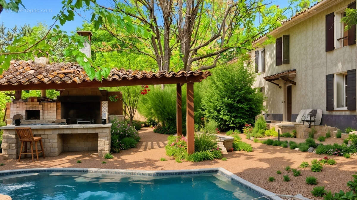 Maison à LE CASTELLET