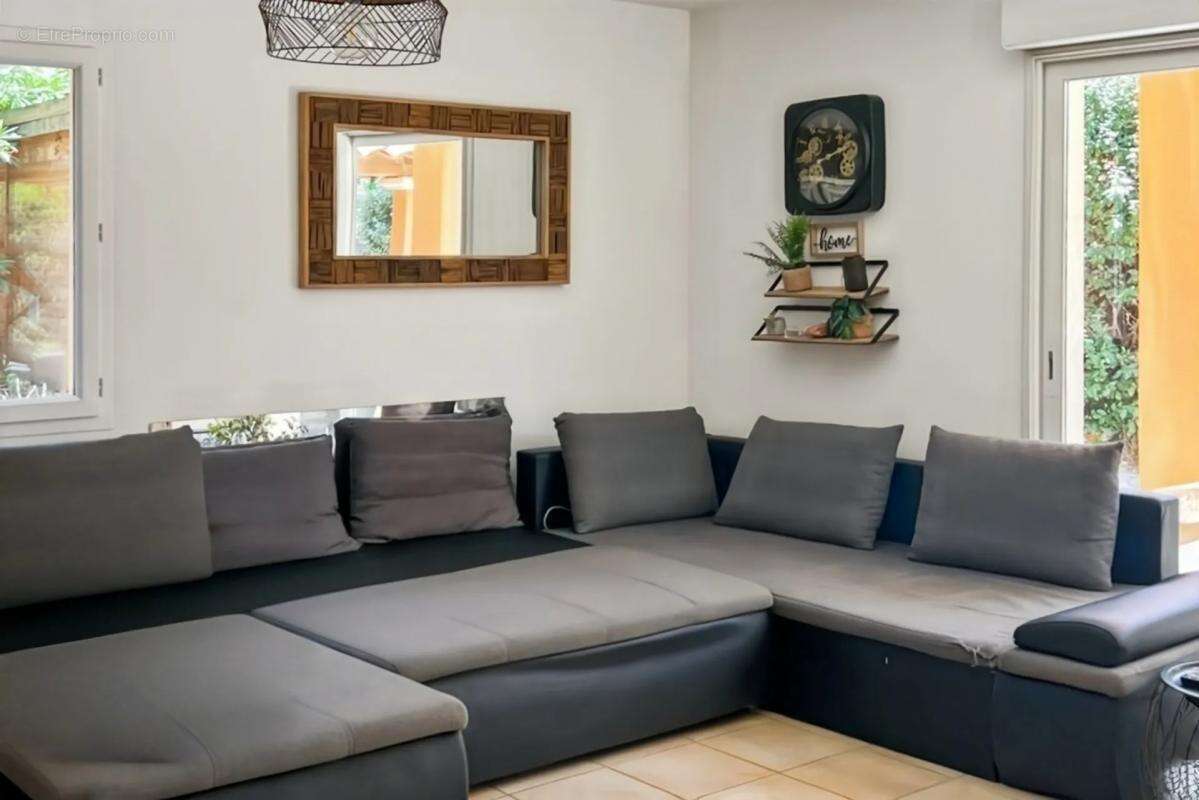 Maison à ROQUEBRUNE-SUR-ARGENS