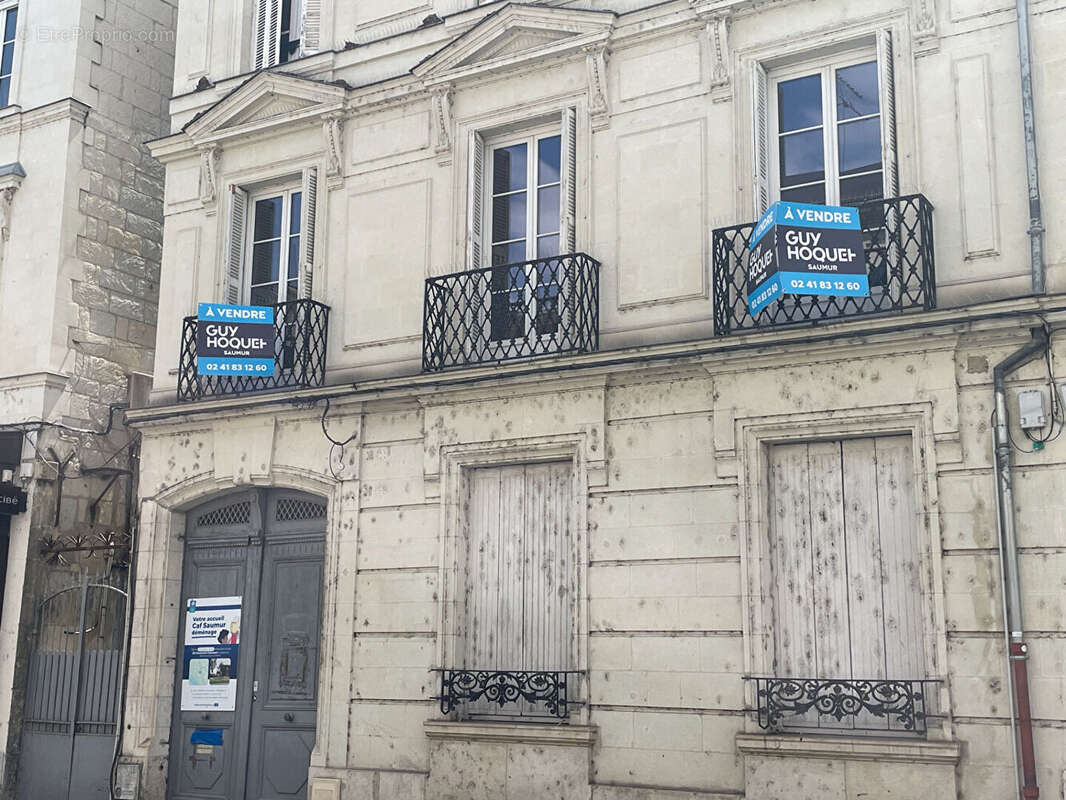 Rare immeuble en monopropriete centre ville de saumur - photo 2