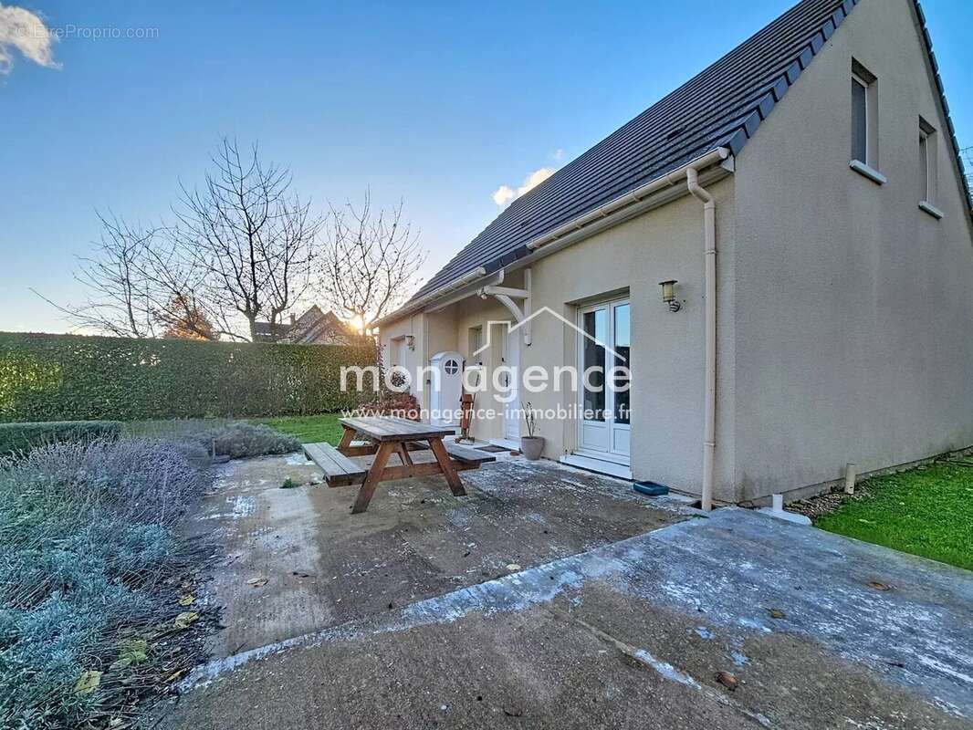 Maison à LA NEUVILLE-CHANT-D&#039;OISEL