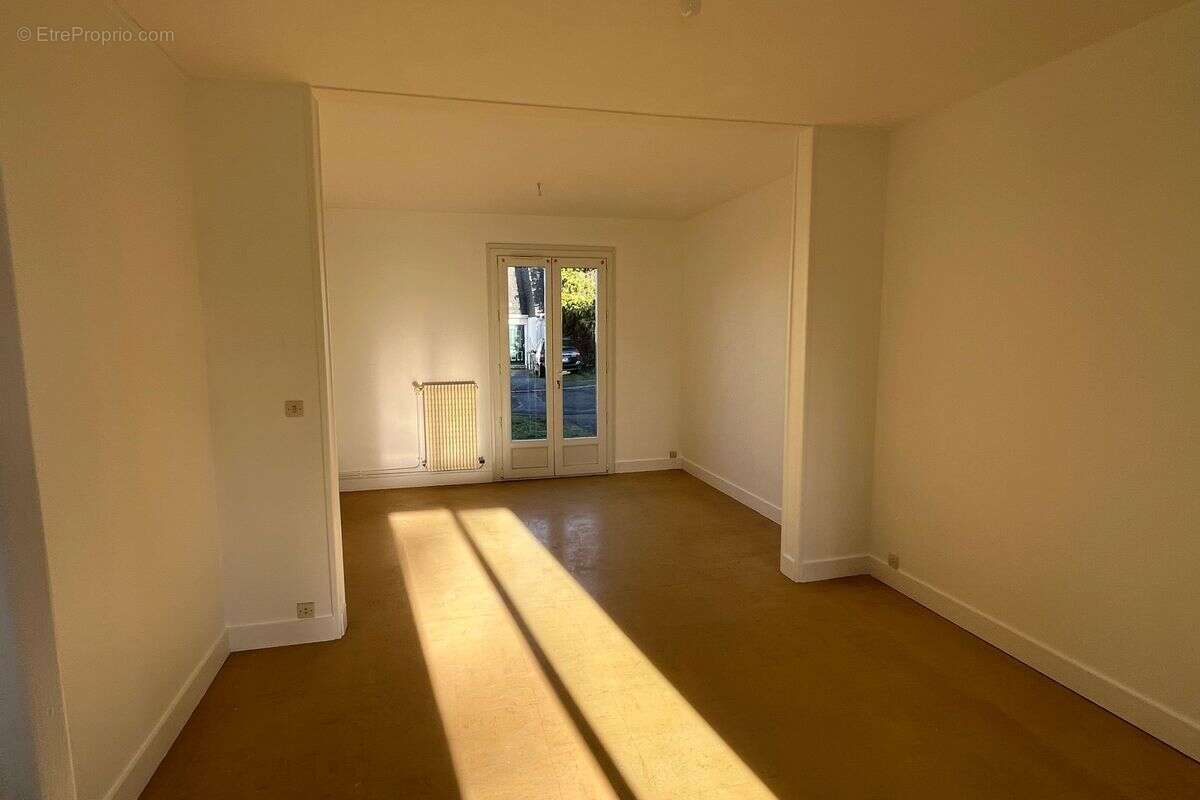 Maison à NOUANS-LES-FONTAINES