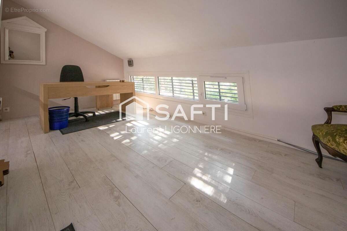Commerce 58 m² à Santeny  - photo 4