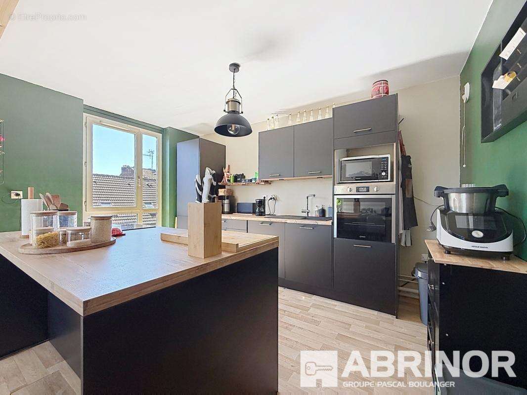 ROUBAIX centre - Beau type 4 de 81.57 m² hab. - Balcon - photo 3