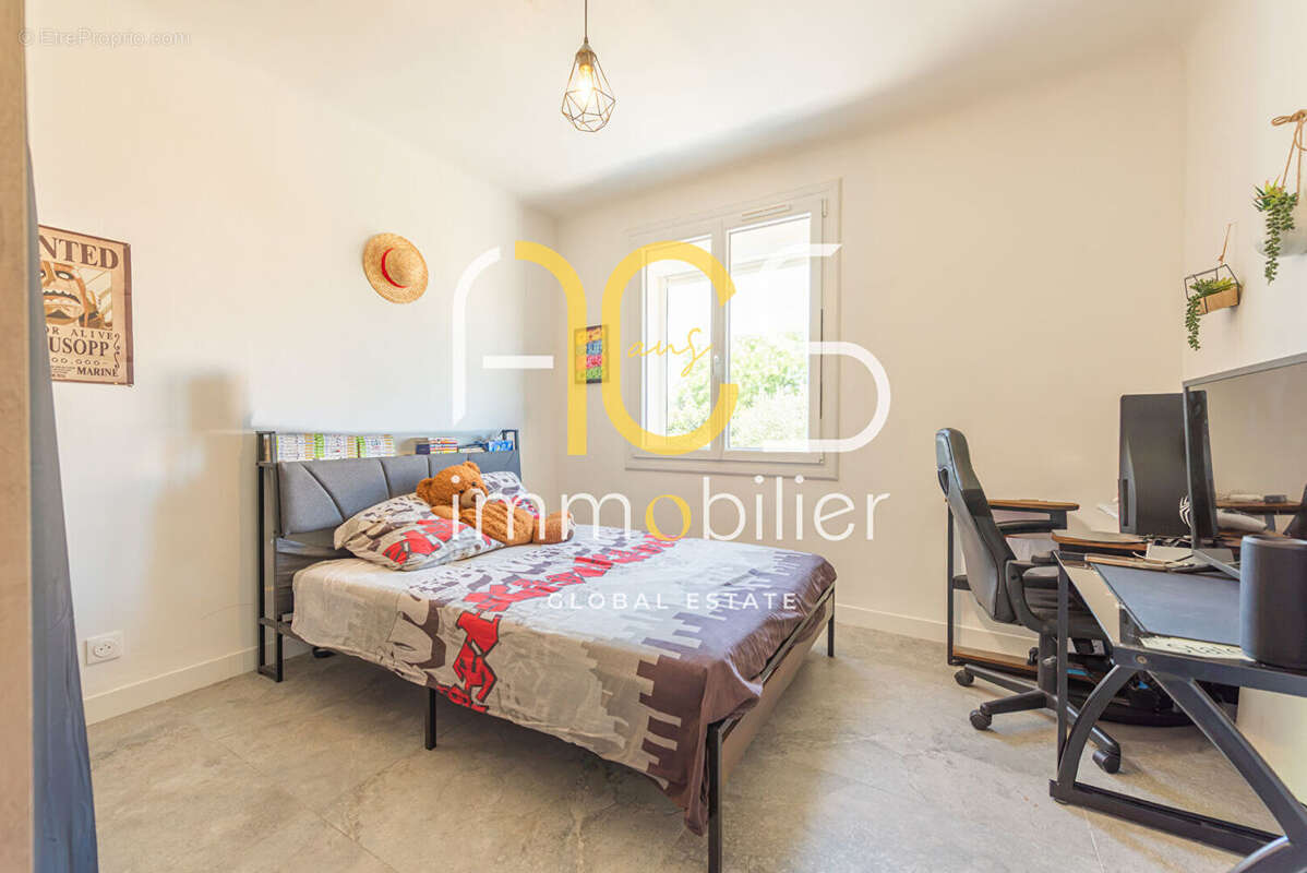 Maison Chateauneuf Les Martigues 5 pièce(s) 170 m2 + dépendances + piscine - photo 7