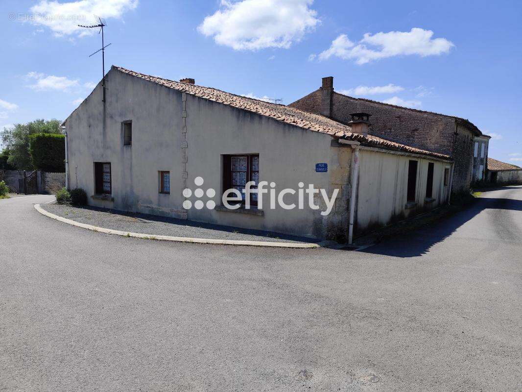 Maison à SAINT-DENIS-DU-PIN