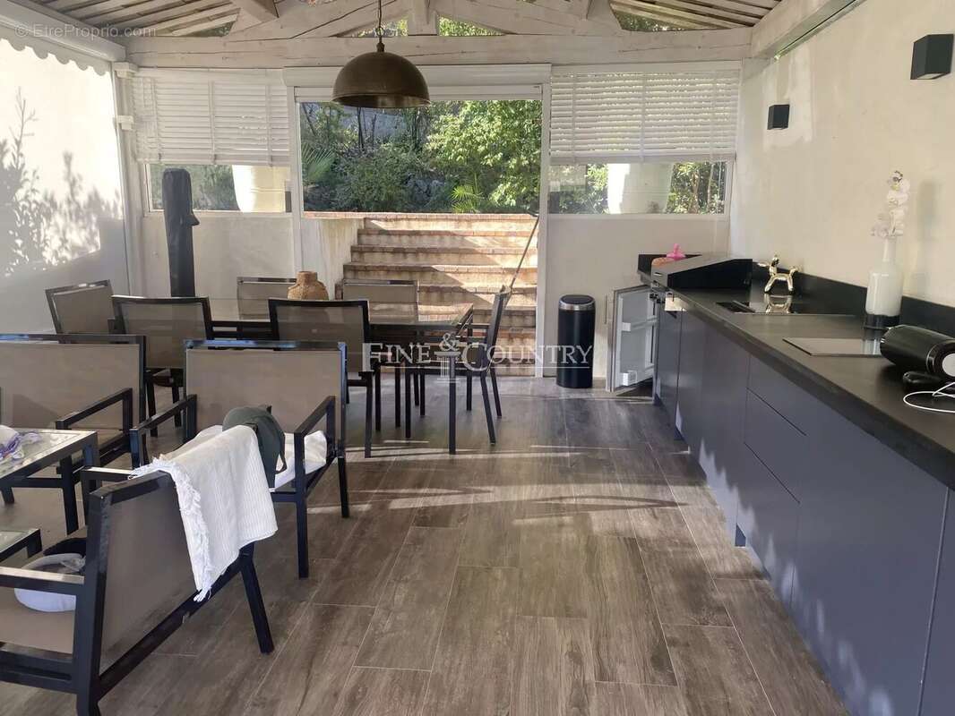 Maison à LA ROQUETTE-SUR-SIAGNE