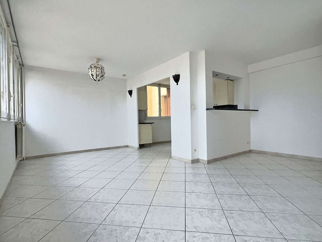 Appartement à MARSEILLE-5E