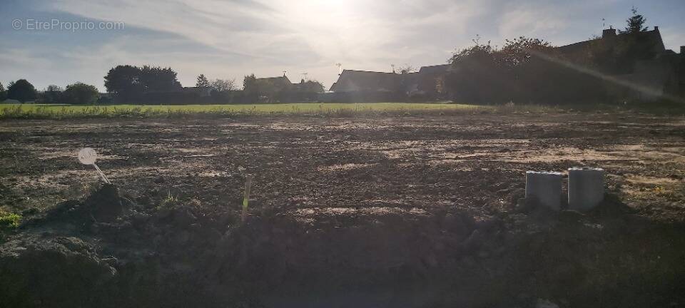 Terrain à CROSMIERES