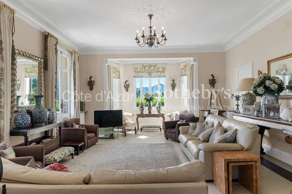 Maison à MANDELIEU-LA-NAPOULE