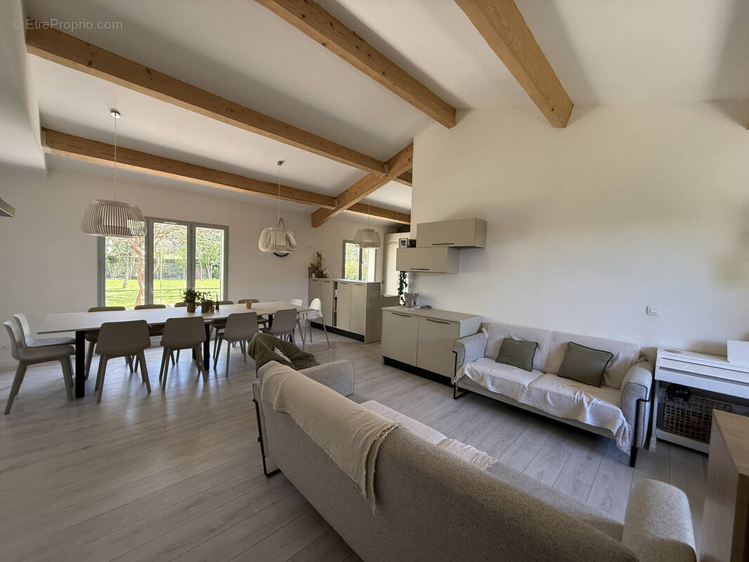 Maison à LA CALMETTE