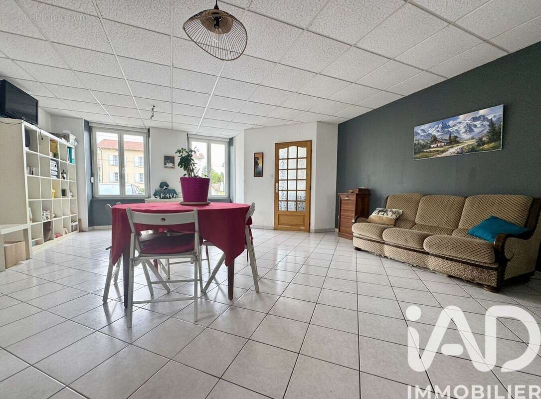 Appartement 211 m² à Chambrey  - photo 3