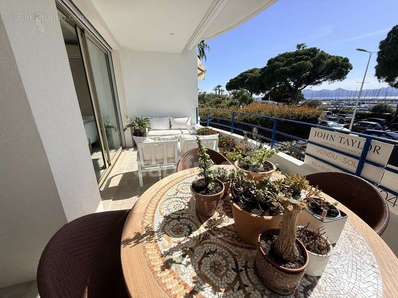 Appartement à vendre 2 pièces CANNES (06) VUE MER PANORAMIQUE - photo 2