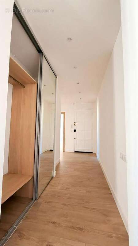   - Appartement à CANNES