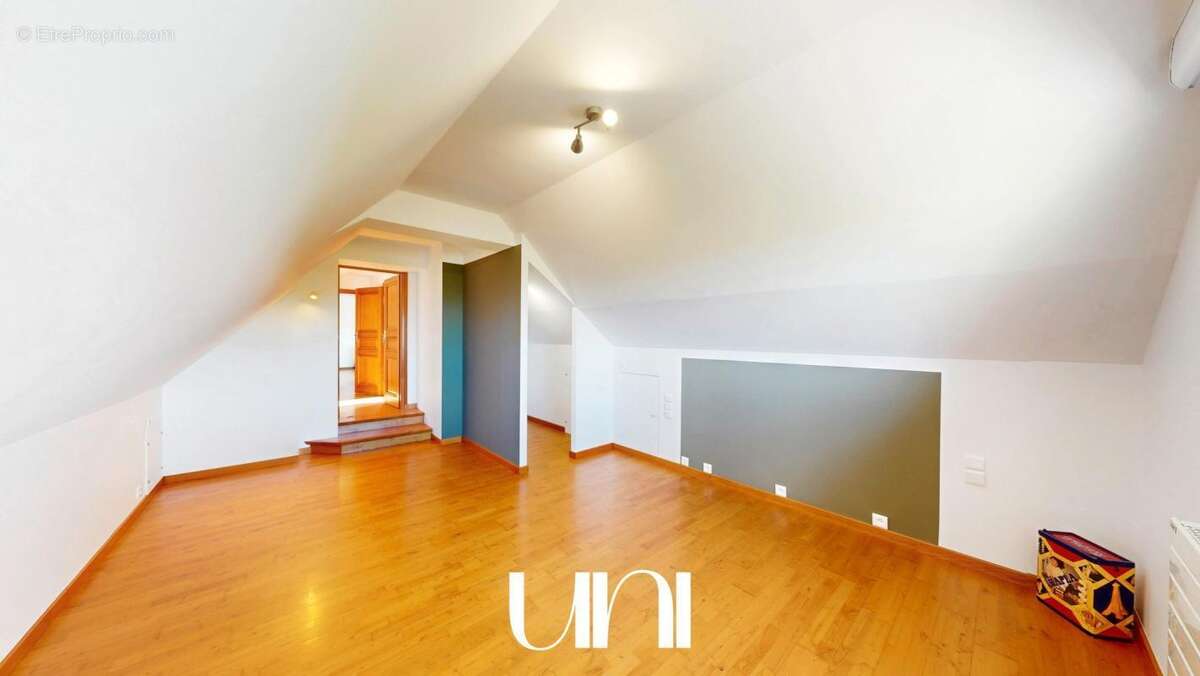 Maison à JUAYE-MONDAYE