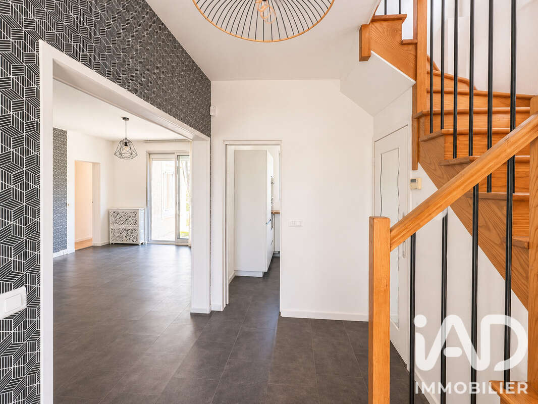 Maison 160 m² à Sainte-Genevieve-Des-Bois  - photo 4