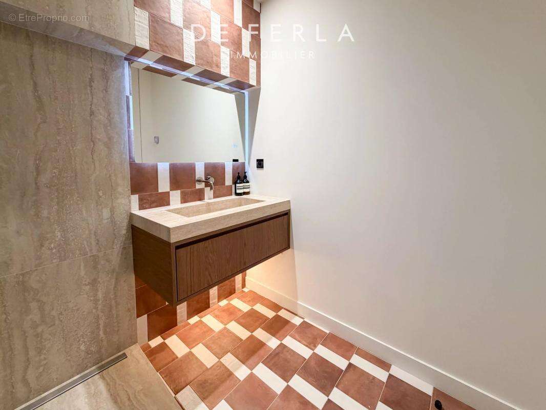 Appartement à PARIS-7E