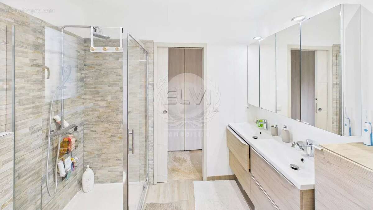 Maison à PLAN-DE-LA-TOUR