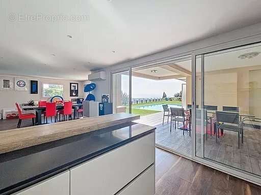 Maison à SAINT-LAURENT-DU-VAR