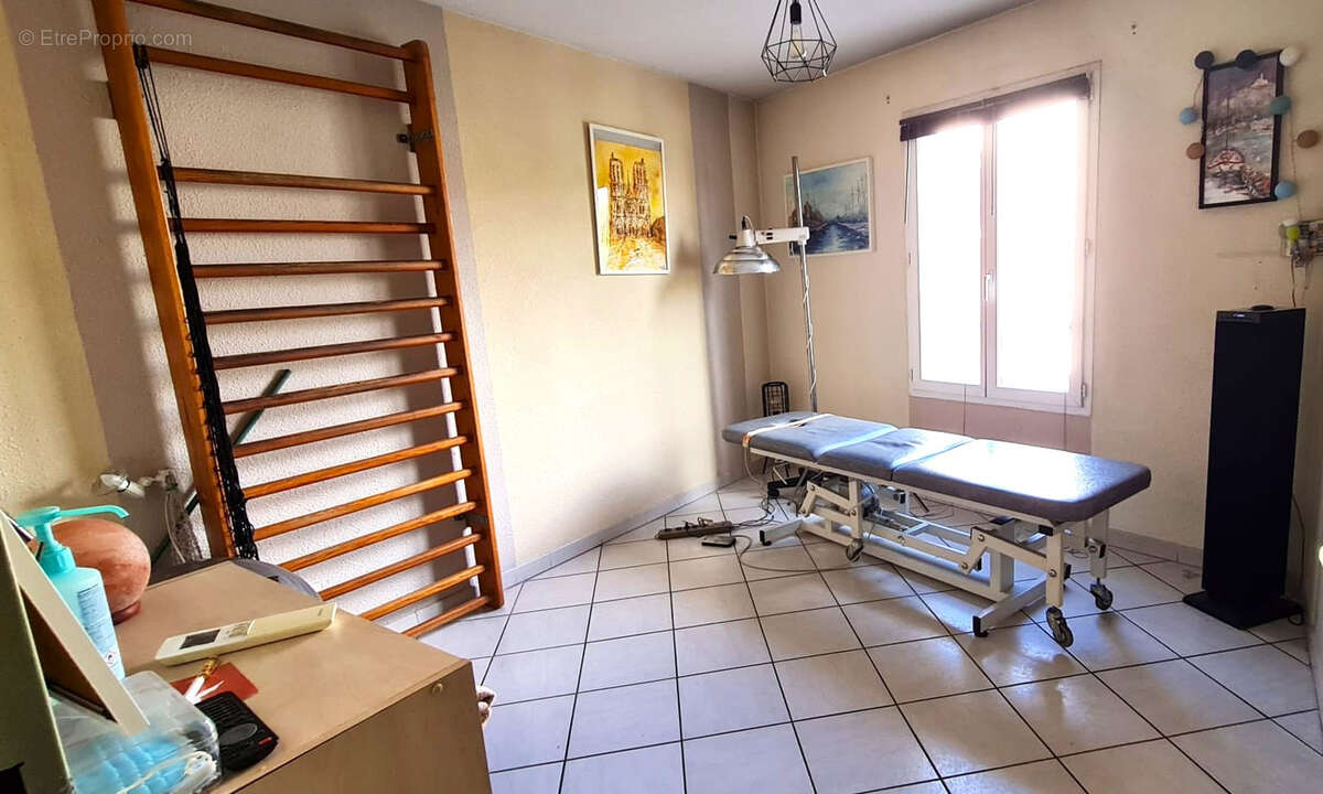 local professionel, ascenseur, 2 places de stationnement - photo 4