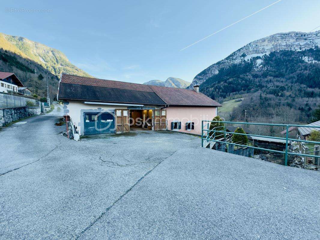 Maison à THORENS-GLIERES