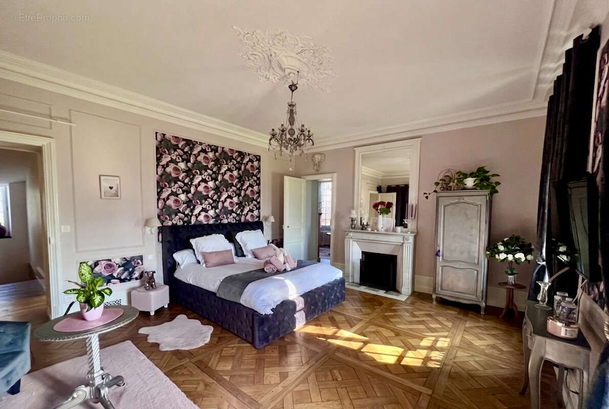 Maison à VARENNES-VAUZELLES