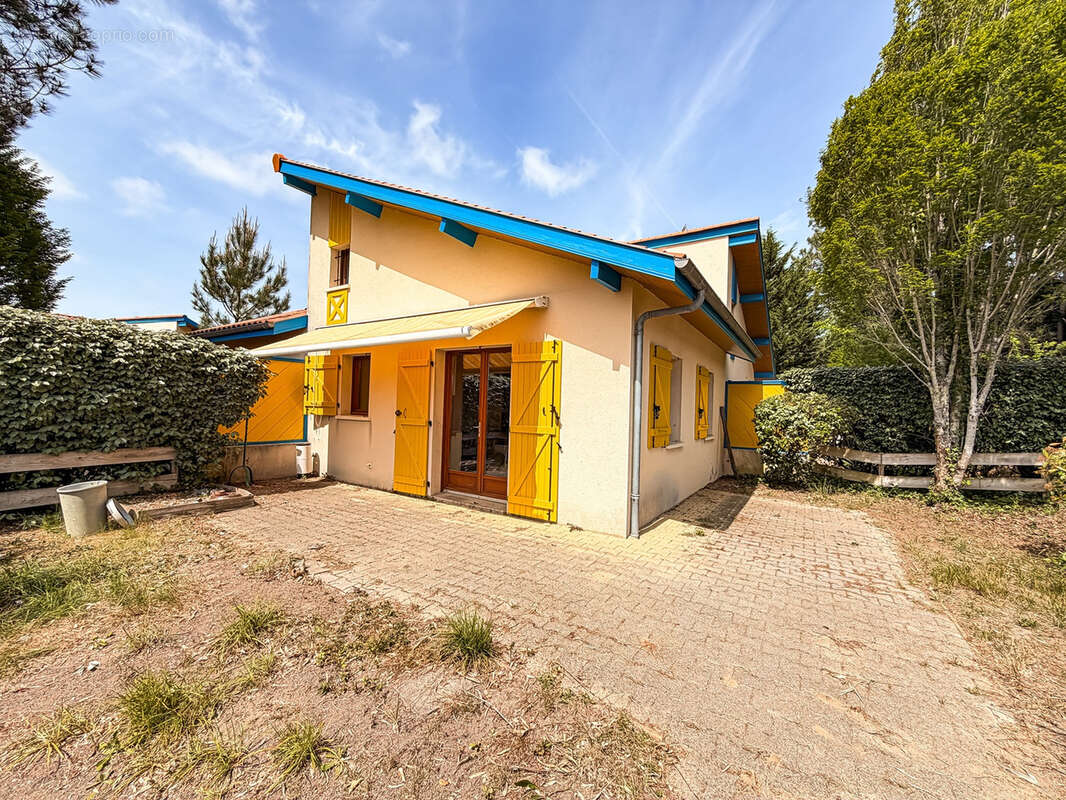 Maison à SAINT-JULIEN-EN-BORN