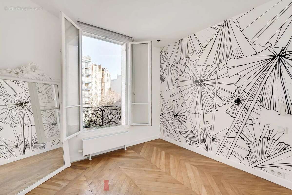 Appartement à PARIS-16E