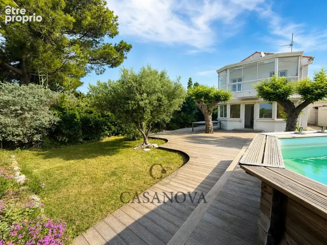 Villa rénovée avec ponton privatif et vue étangs  proche Montpellier  piscine chauffée - photo 2